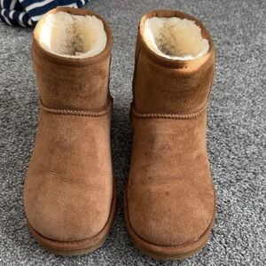 Cozy Tan Women’s Ugg Boots